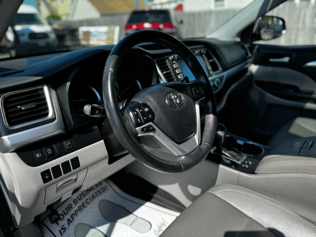 2019 Toyota Highlander Image 17