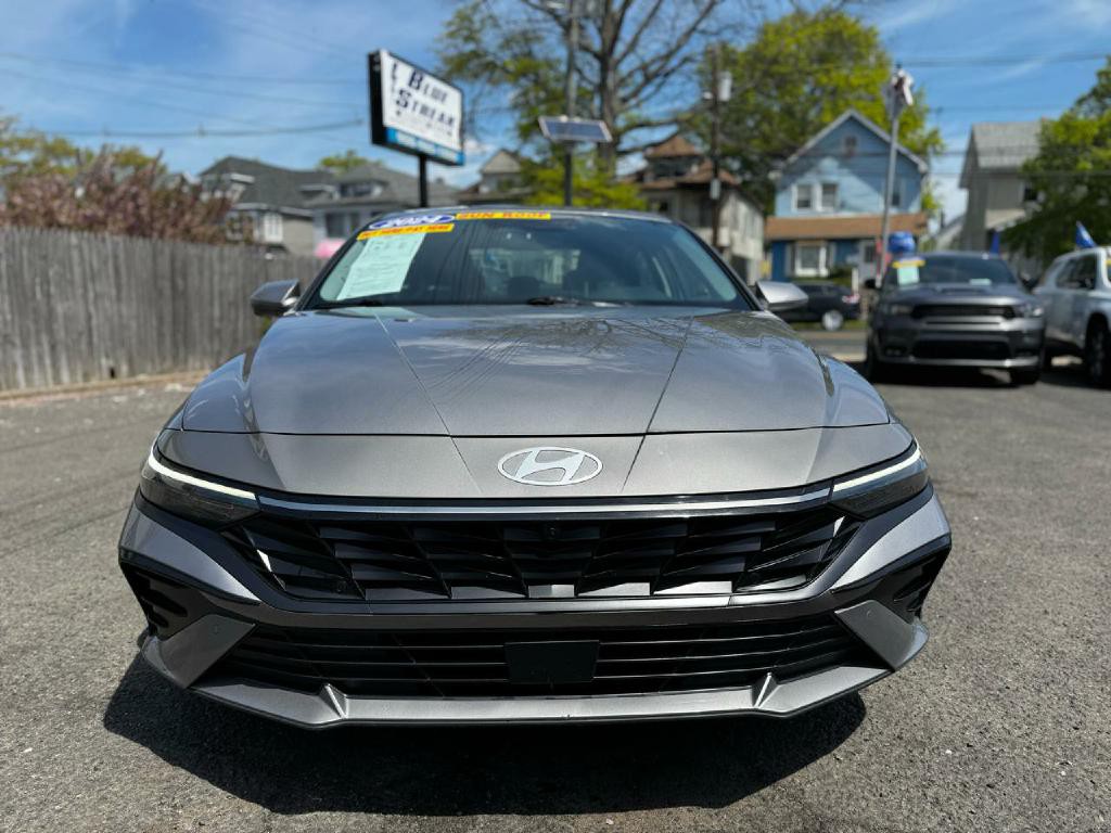 2024 Hyundai Elantra Image 2