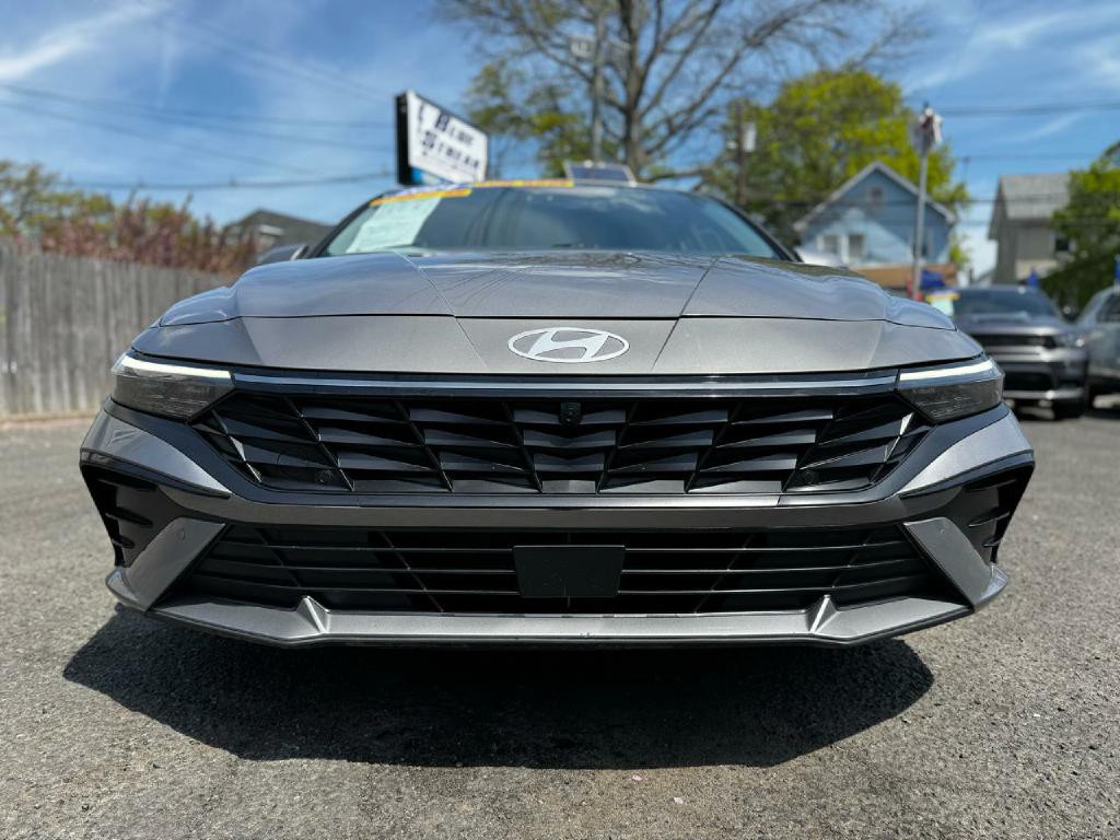 2024 Hyundai Elantra Image 3