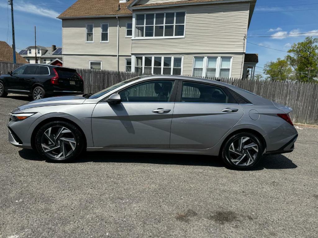 2024 Hyundai Elantra Image 7