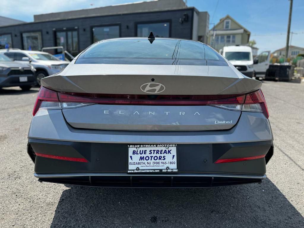 2024 Hyundai Elantra Image 9
