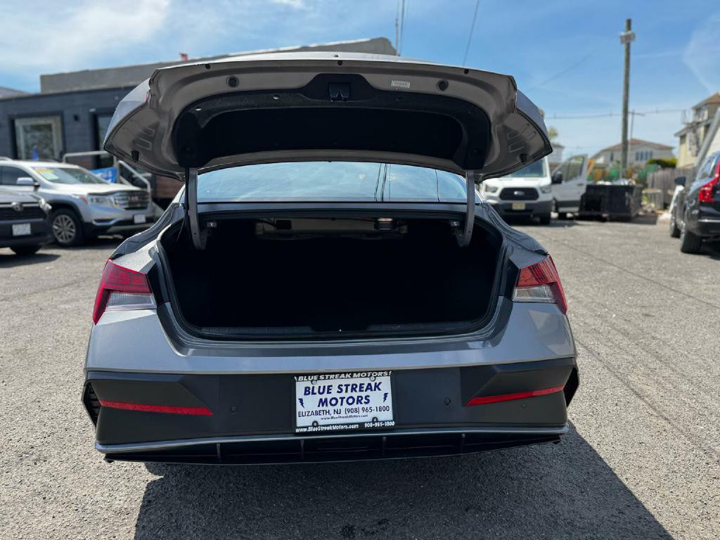2024 Hyundai Elantra Image 12