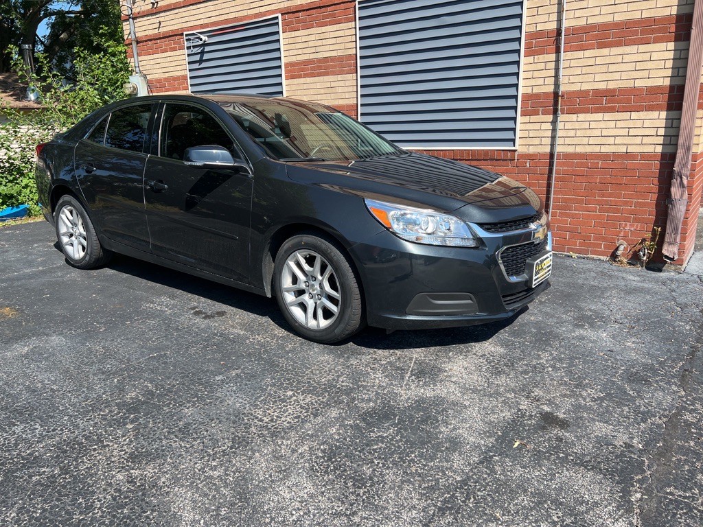 2015 Chevrolet Malibu Image 2