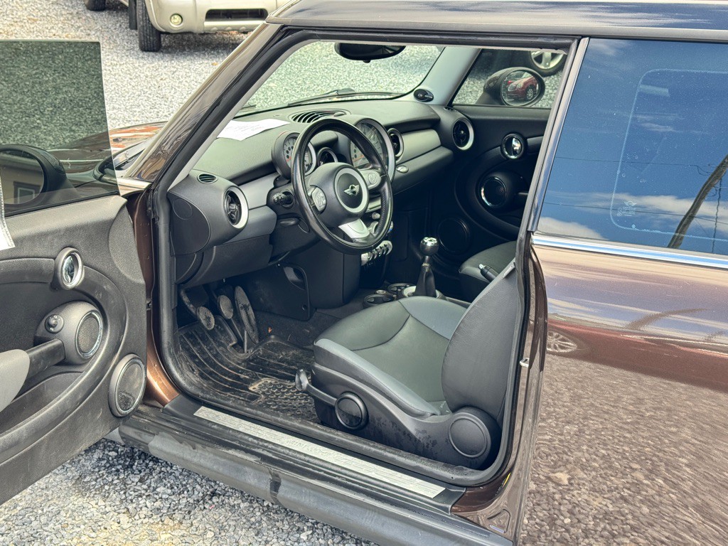 2010 MINI Cooper Image 8