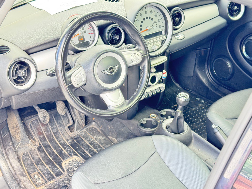 2010 MINI Cooper Image 9