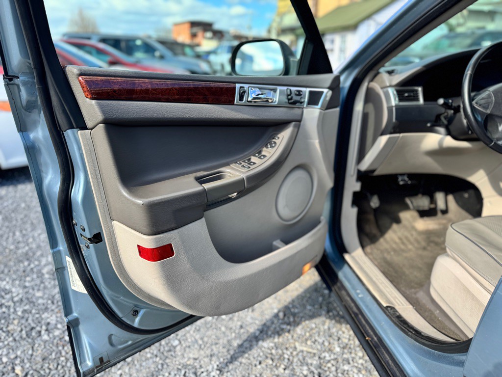 2005 Chrysler Pacifica Image 11
