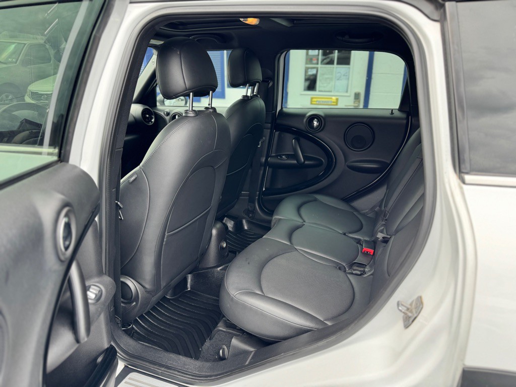 2013 MINI Cooper Image 8