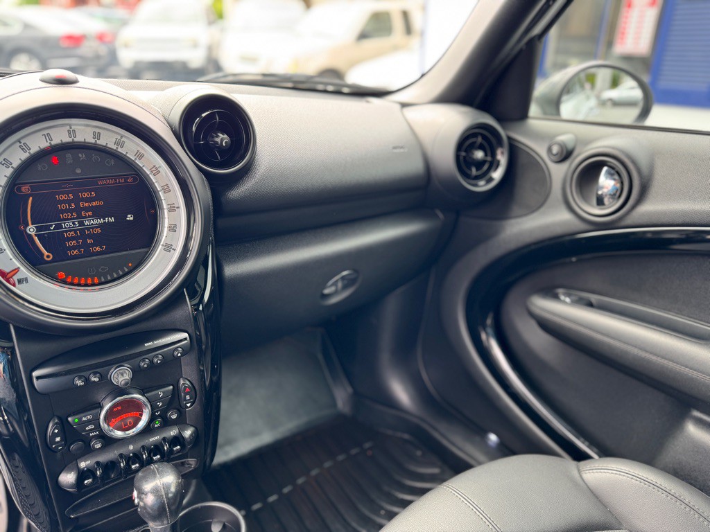 2013 MINI Cooper Image 12