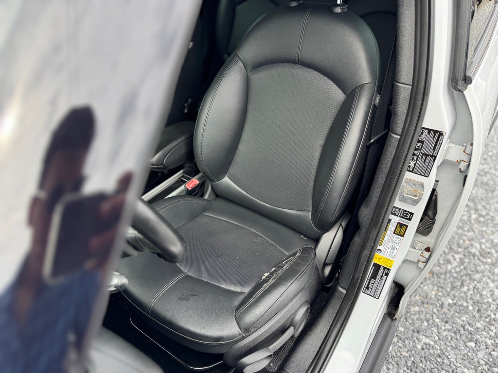 2013 MINI Cooper Image 13