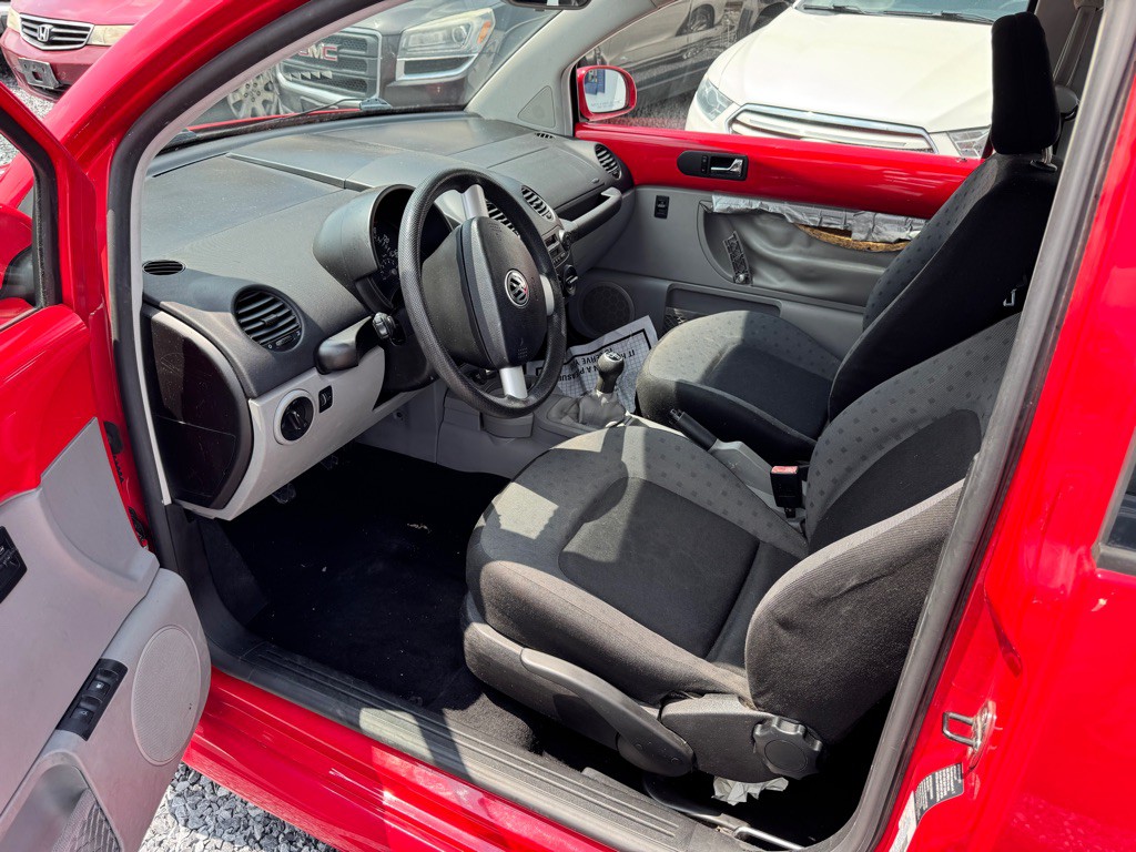 2002 Volkswagen Beetle Image 7