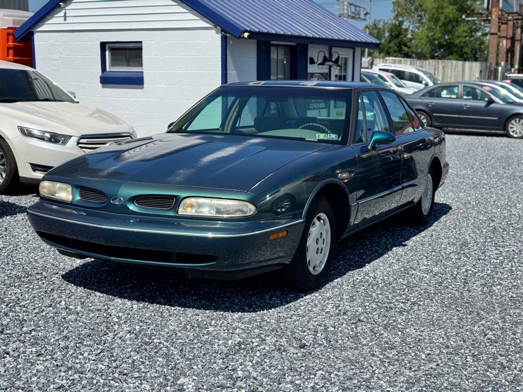 1998 Oldsmobile 88 Image 1