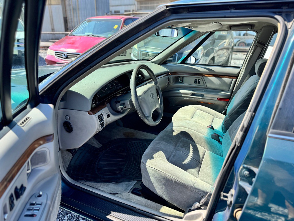 1998 Oldsmobile 88 Image 8