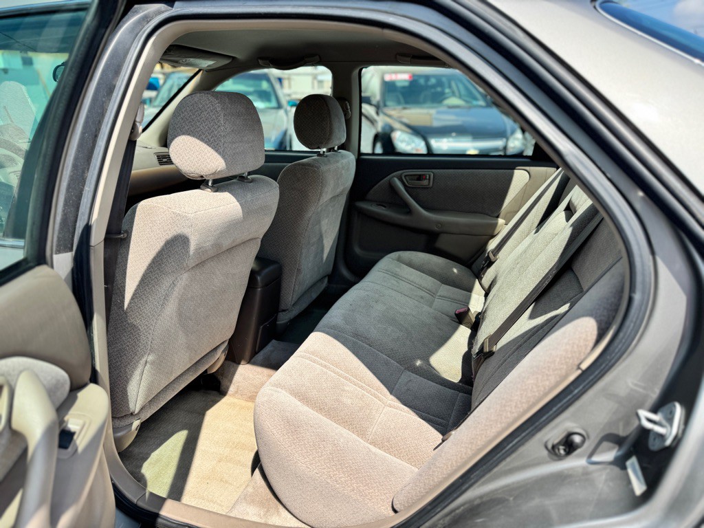 2000 Toyota Camry Image 8