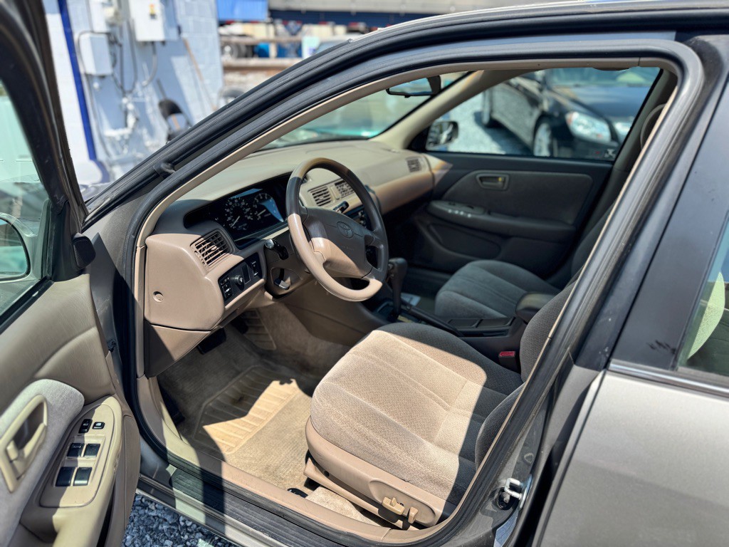 2000 Toyota Camry Image 9