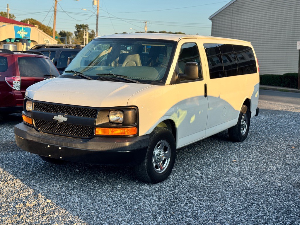 2008 Chevrolet Express Image 1