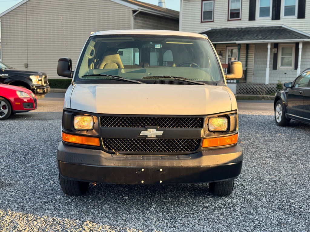 2008 Chevrolet Express Image 2