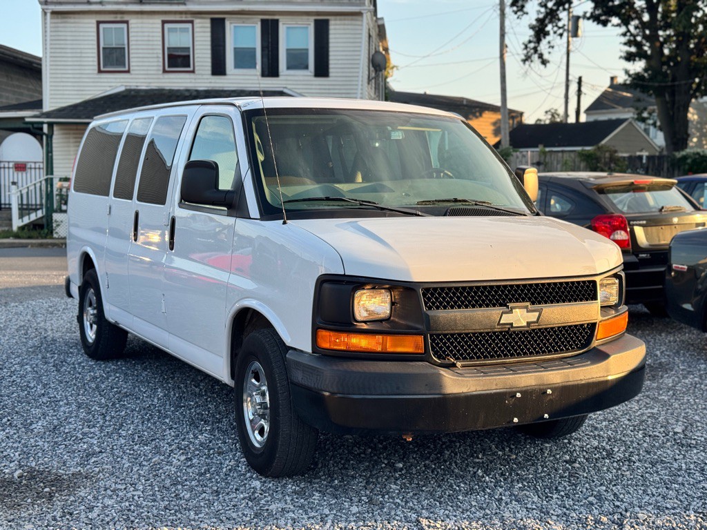 2008 Chevrolet Express Image 3