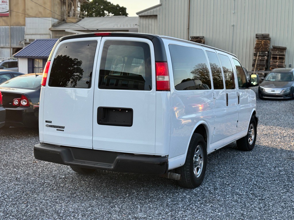 2008 Chevrolet Express Image 4