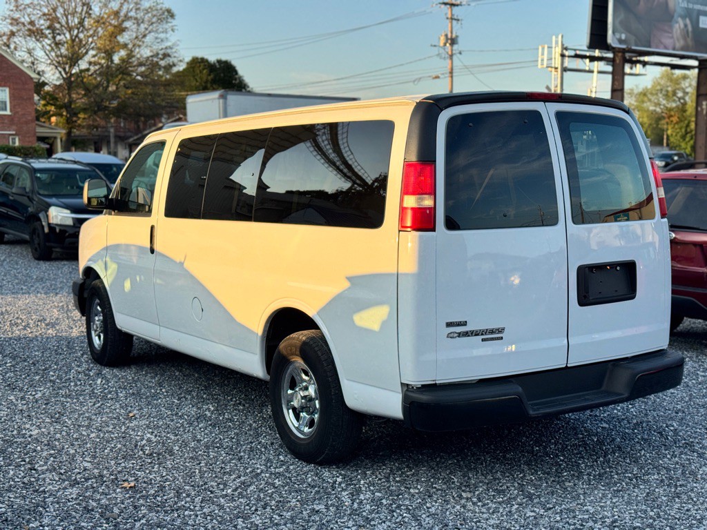 2008 Chevrolet Express Image 6
