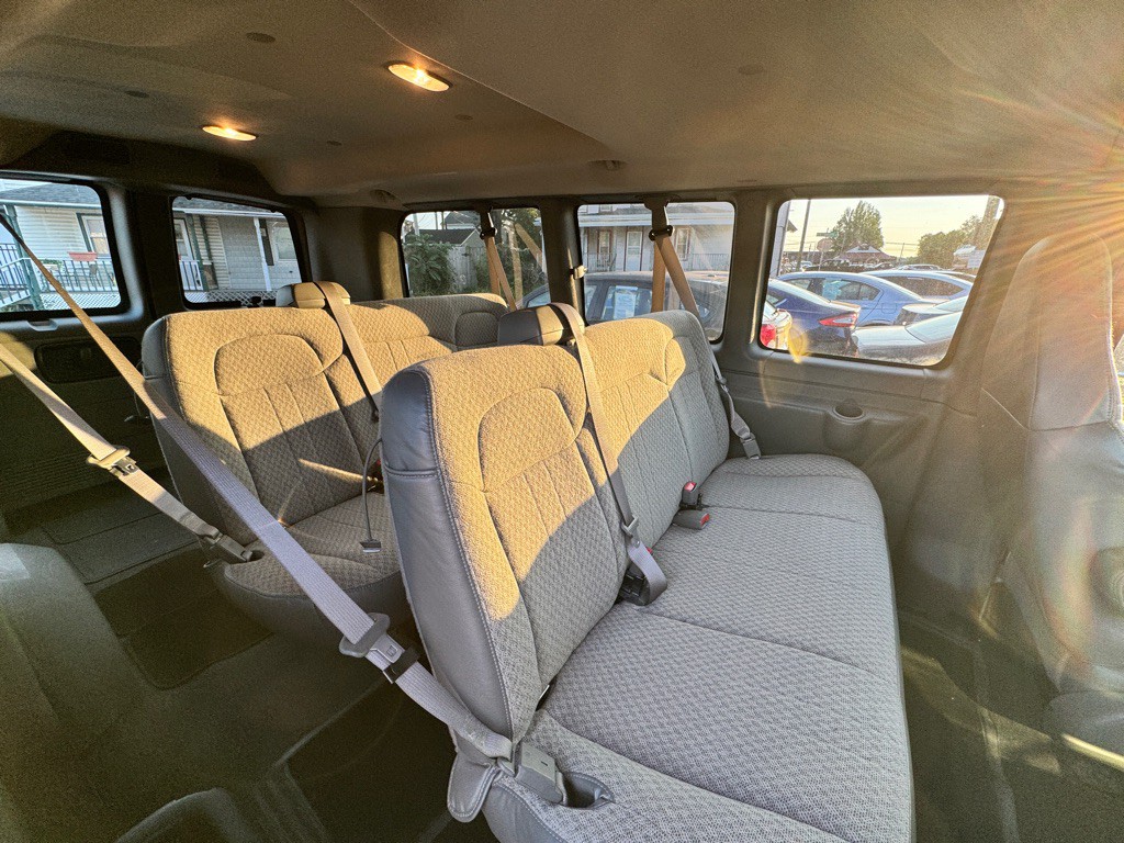 2008 Chevrolet Express Image 7