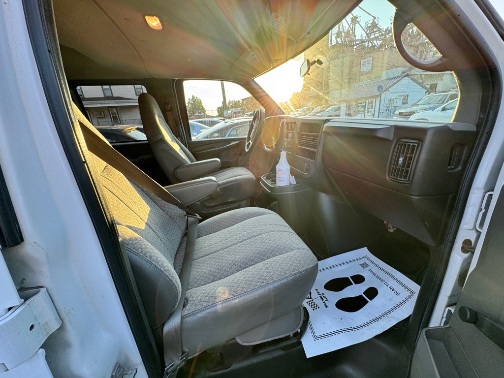 2008 Chevrolet Express Image 8