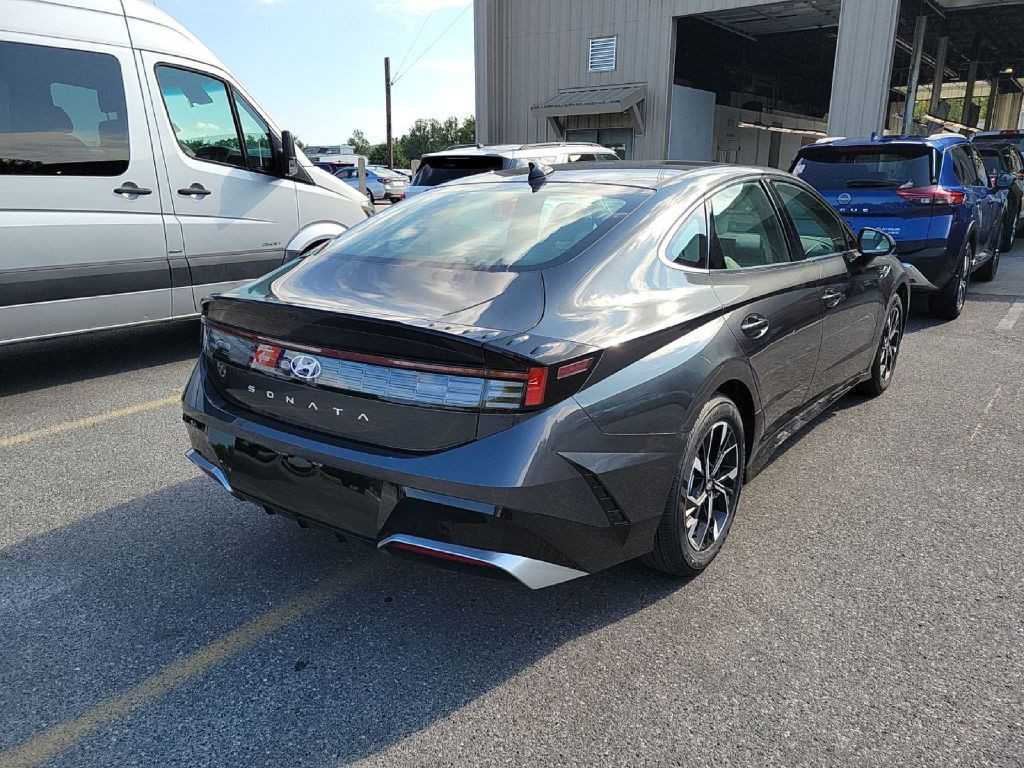 2025 Hyundai Sonata Image 3