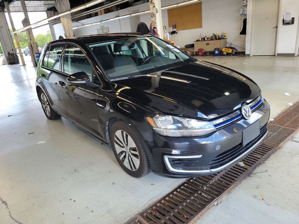 2019 Volkswagen Golf Image 2