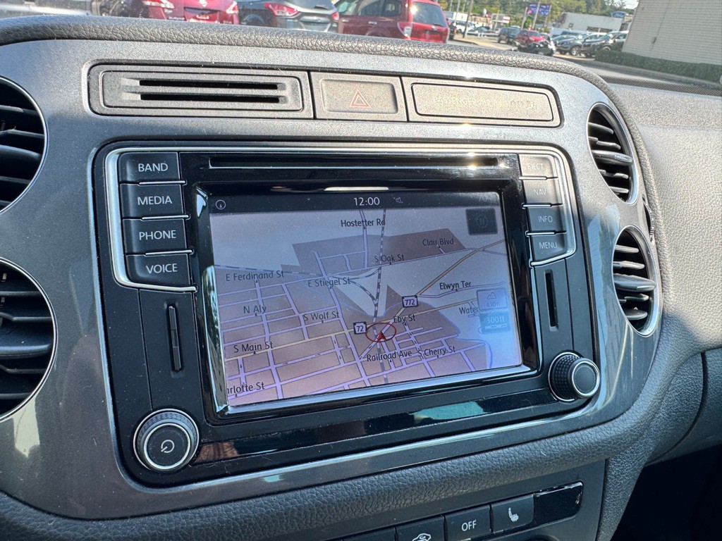 2016 Volkswagen Tiguan Image 12