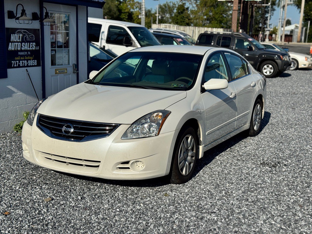 2010 Nissan Altima Image 1