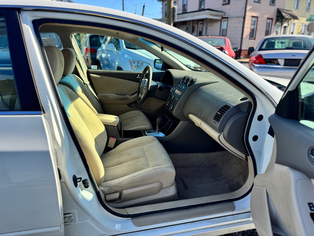 2010 Nissan Altima Image 7
