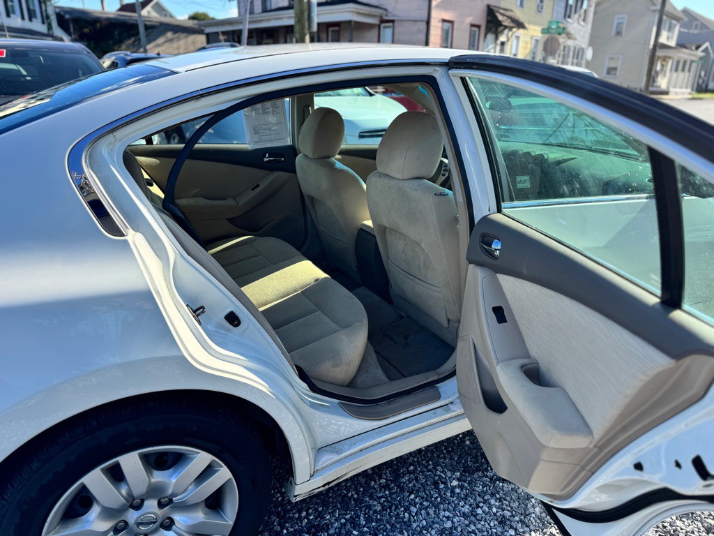2010 Nissan Altima Image 8