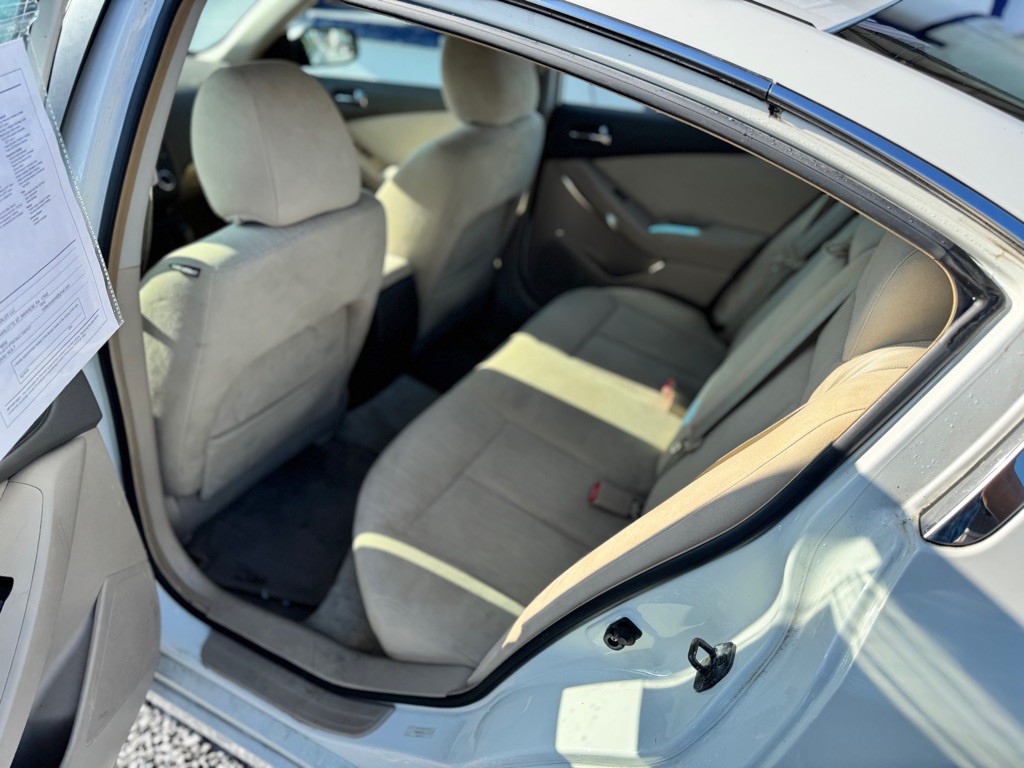 2010 Nissan Altima Image 9