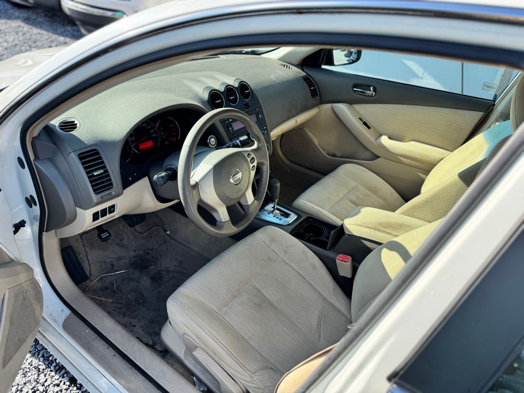 2010 Nissan Altima Image 10