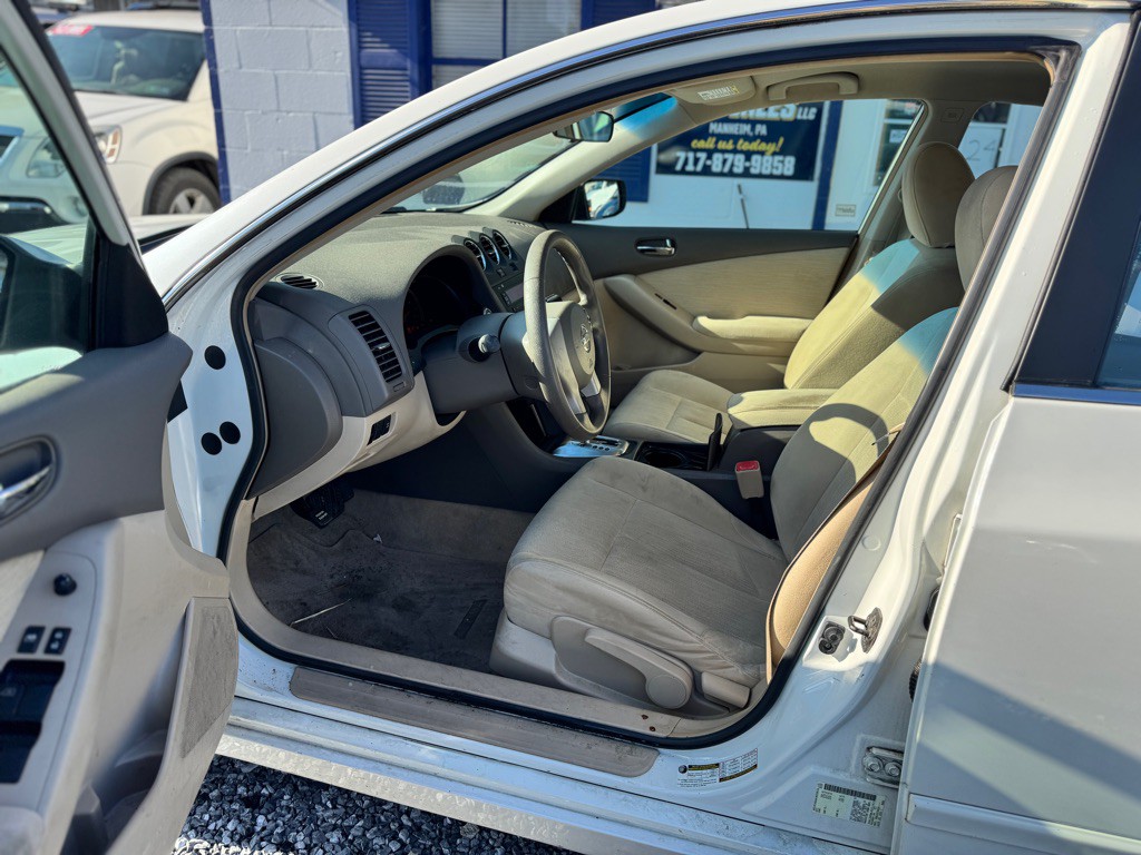 2010 Nissan Altima Image 11
