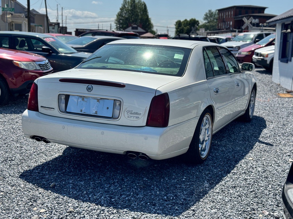 2000 Cadillac DeVille Image 4