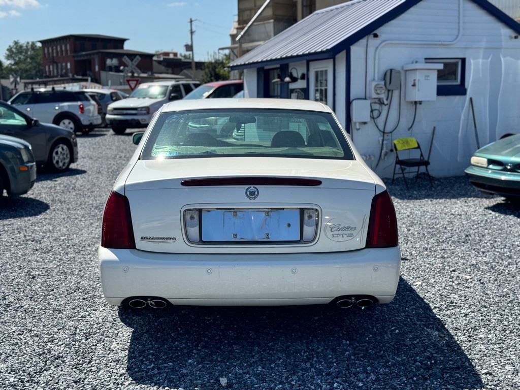 2000 Cadillac DeVille Image 5