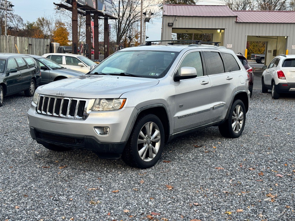2011 Jeep Grand Cherokee Image 1