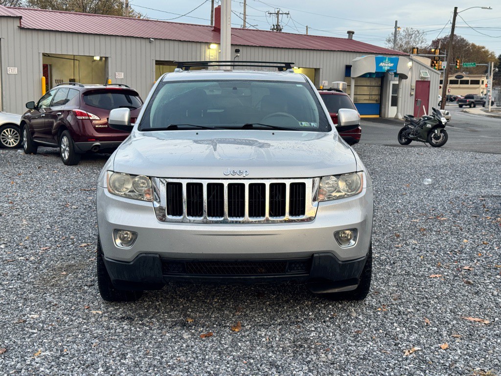 2011 Jeep Grand Cherokee Image 2