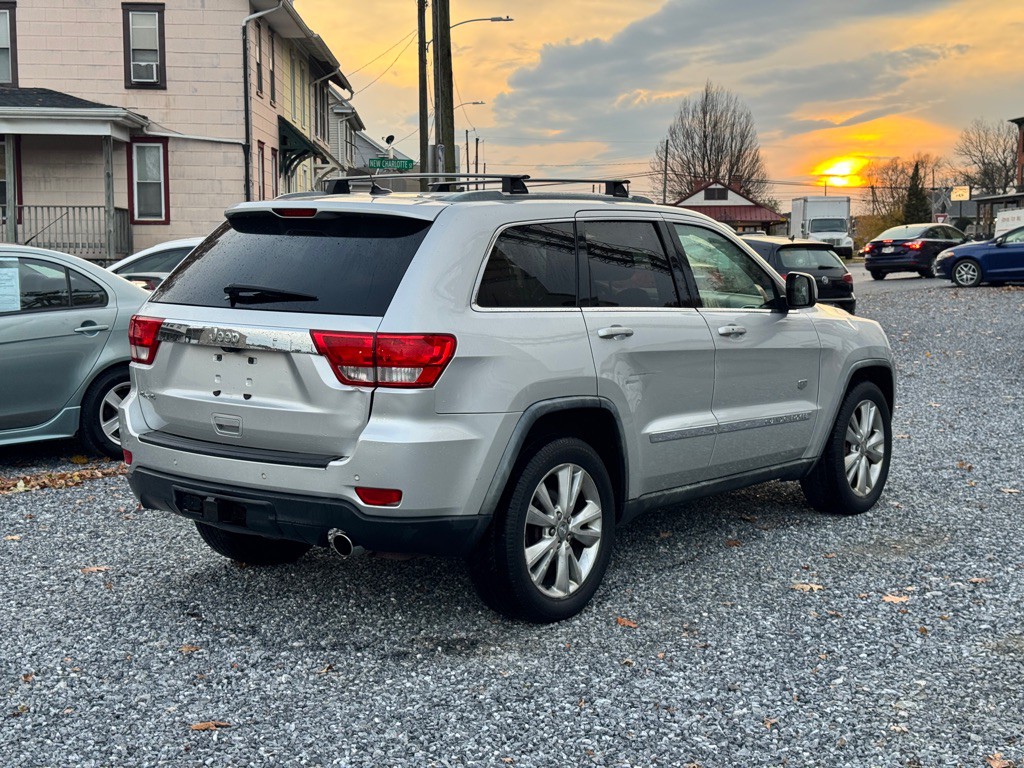 2011 Jeep Grand Cherokee Image 4
