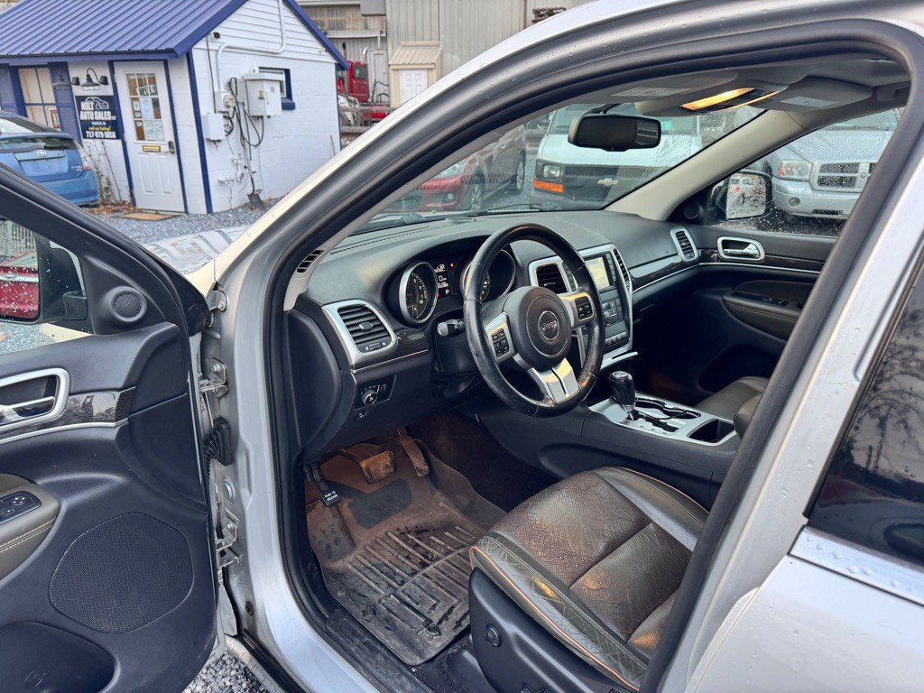 2011 Jeep Grand Cherokee Image 10