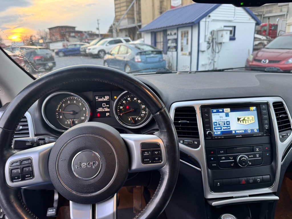 2011 Jeep Grand Cherokee Image 11