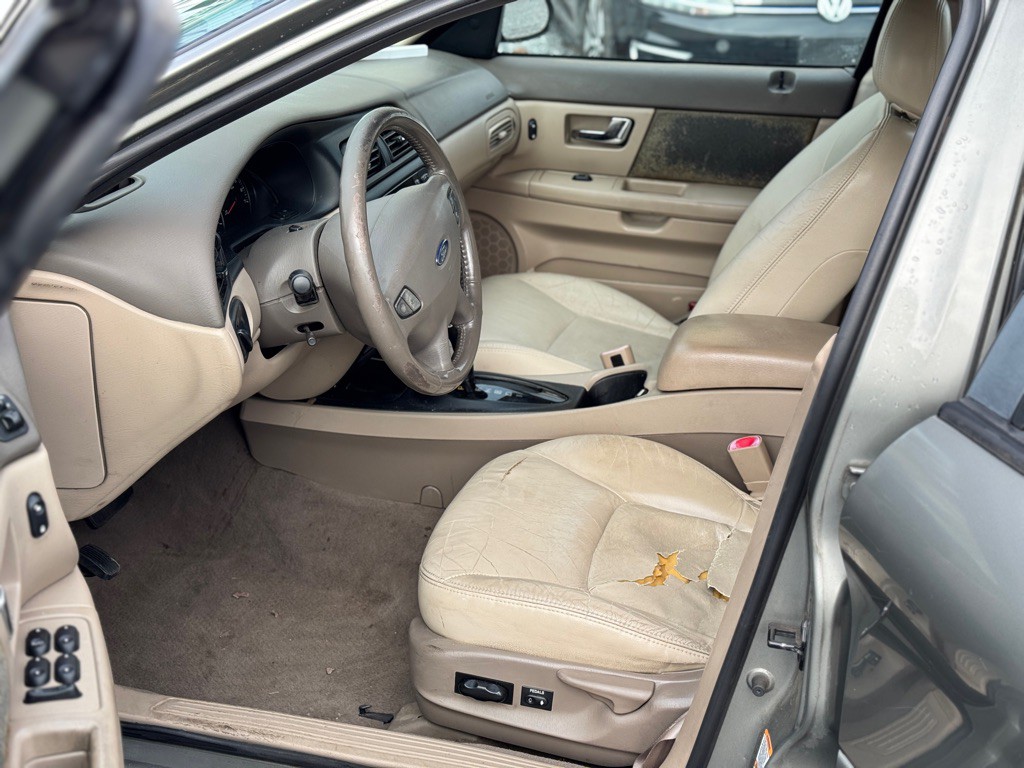 2002 Ford Taurus Image 8