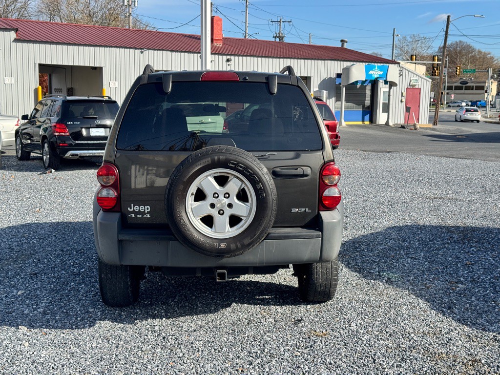 2005 Jeep Liberty Image 5