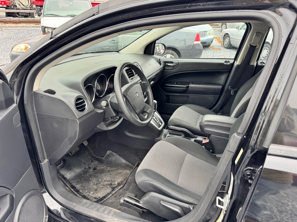 2010 Dodge Caliber Image 8