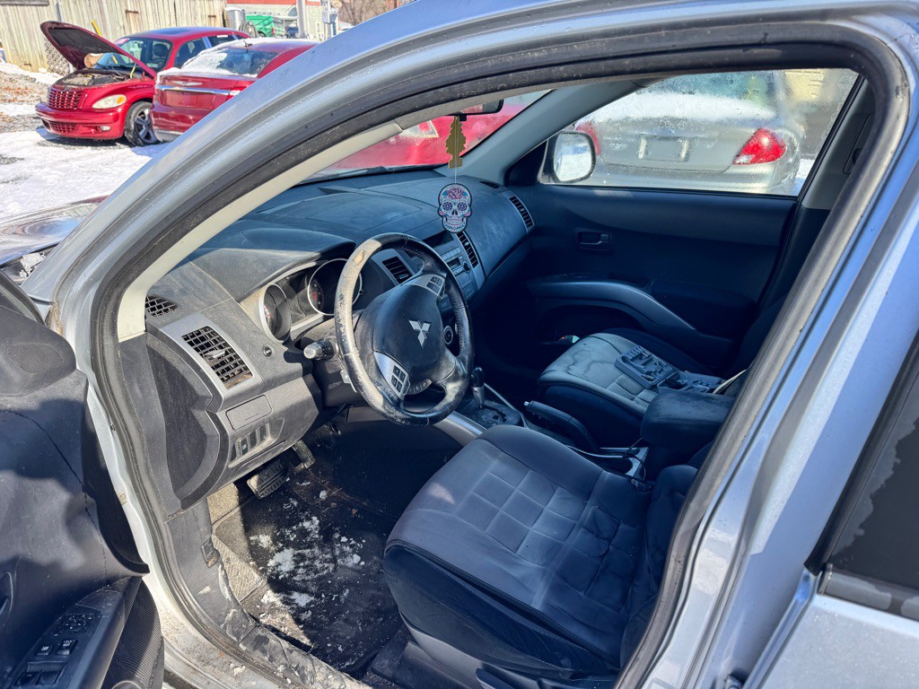 2007 Mitsubishi Outlander Image 8