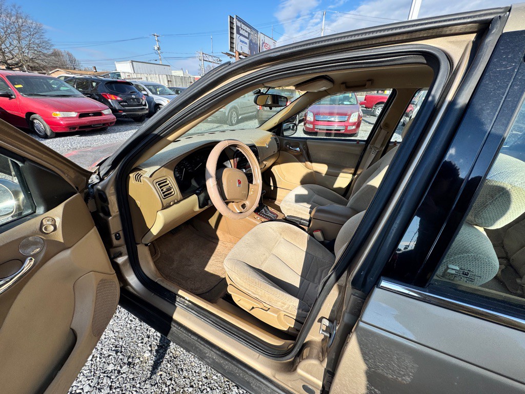2002 Saturn L300 Image 8
