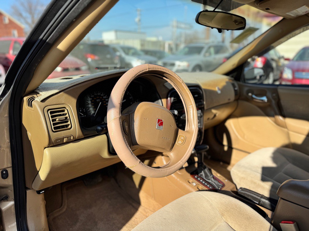 2002 Saturn L300 Image 9