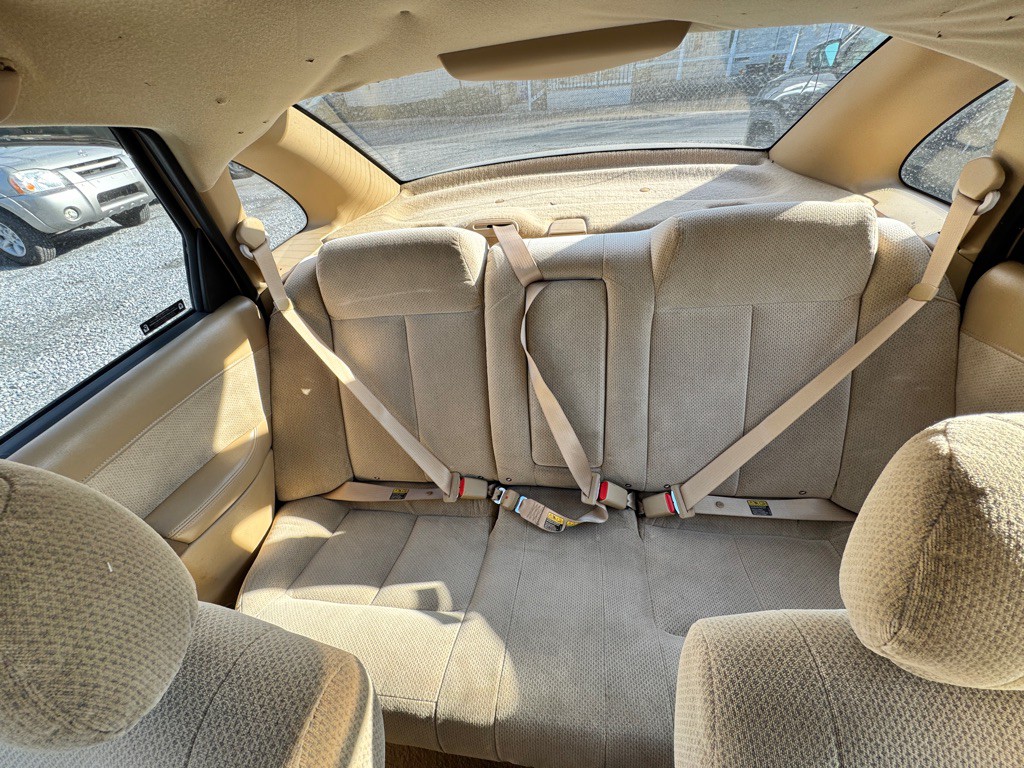 2002 Saturn L300 Image 12