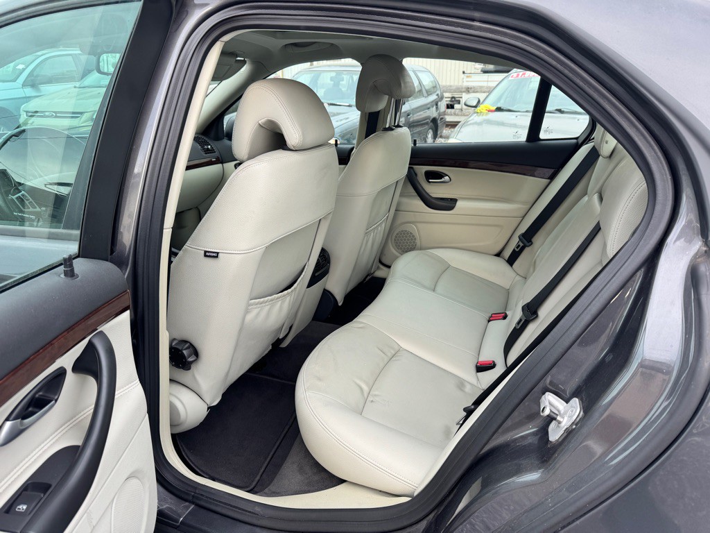 2010 Saab 9-3 Image 7