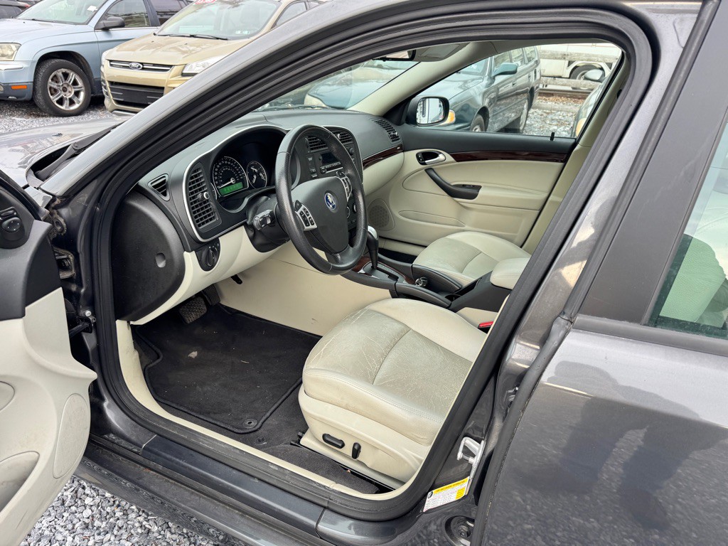 2010 Saab 9-3 Image 8